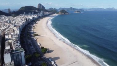 Rio de Janeiro Brezilya 'nın havadan manzarası. Tropik plaj manzarası. Sahil şehrinin kartpostalı. Seyahat yerleri.