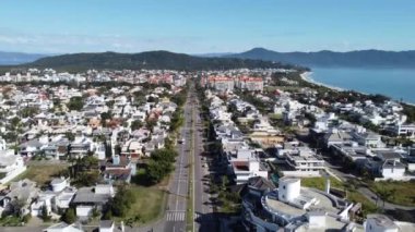 Yaz seyahati. Tropik bir manzara. Santa Catarina 'daki plaj simgesi. Uluslararası seyahat noktaları.
