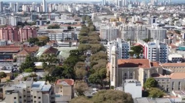 Curitiba Brezilya şehir merkezinin panorama hava görüntüsü. Ülkenin güney bölgesi. Şehrin turizm simgesi