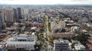 Curitiba Brezilya şehir merkezinin panorama hava görüntüsü. Ülkenin güney bölgesi. Şehrin turizm simgesi