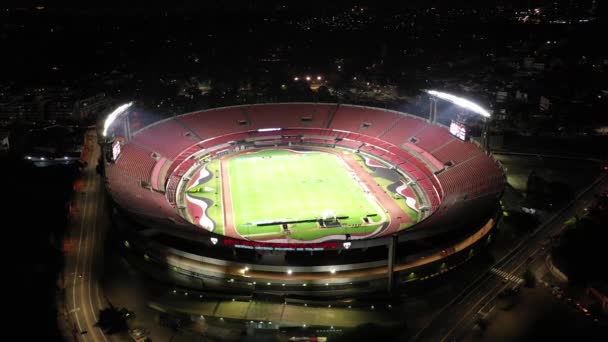 サンパウロ市ブラジルでのモルンビのスポーツ風景の夜の空中風景 森美サッカー場近くの街並み — ストック動画