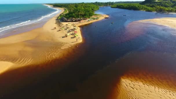 巴西巴伊亚州热带海滩夏季风景 巴西东北部Trancoso海滩和Corumbau海滩附近的Caraiva海滩地标 — 图库视频影像