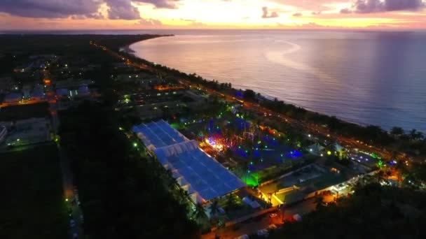 バイーア ブラジルでの熱帯のビーチ日の出の風景 ブラジル北東部のポルト セグロ ビーチのランドマーク — ストック動画