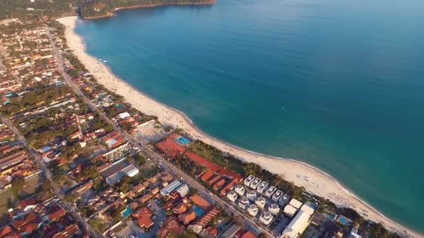 巴西马列西亚斯圣塞巴斯蒂安岛巴西北部海滩的空中景观 奢华的海滩热带风景 旅游目的地 度假旅行 受欢迎的海滩 — 图库视频影像