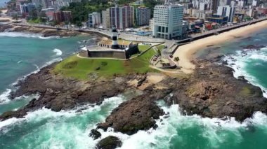 Kuzeydoğu Brezilya. Salvador 'un merkezindeki ünlü turizm merkezi Bahia' da renkli doğa manzarası.