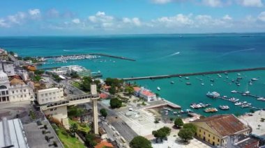 Bahia Brezilya 'nın Salvador şehrinin ünlü turizm merkezindeki renkli doğa manzarası.