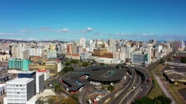 Porto Alegre Brezilya. Brezilya 'nın ufuk çizgisi. Rio Grande do Sul Brezilya 'nın Porto Alegre şehrindeki binalar.