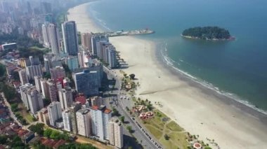 Santos Limanı rıhtımındaki yük gemisinin hava görüntüsü. Konteyner gemisi. Porto de Santos Sao Paulo Brezilya. Yük gemisi. Deniz Taşımacılığı.