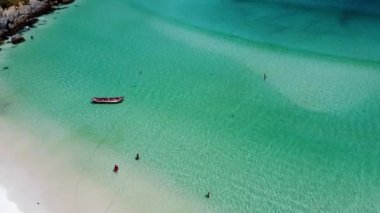 Rio de Janeiro Brezilya 'nın kıyı kenti Lakes Region turizm bölgesinin turkuaz suyu. Brezilya Karayipleri. Tropikal seyahat yerleri.