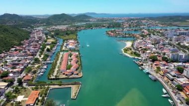 Rio de Janeiro Brezilya 'nın kıyı kenti Lakes Region turizm bölgesinin turkuaz suyu. Brezilya Karayipleri. Tropikal seyahat yerleri.