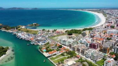 Rio de Janeiro Brezilya 'nın kıyı kenti Lakes Region turizm bölgesinin turkuaz suyu. Brezilya Karayipleri. Tropikal seyahat yerleri.