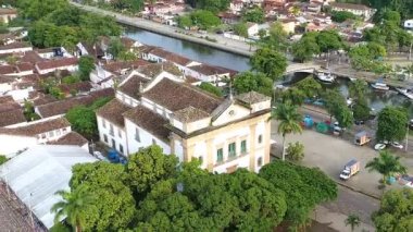 Karayip adası takımadaları. Turkuaz suyla tropikal plajın havadan manzarası. Tatil seyahati. Seyahat güzergahı. Yaz tropikal manzarası.
