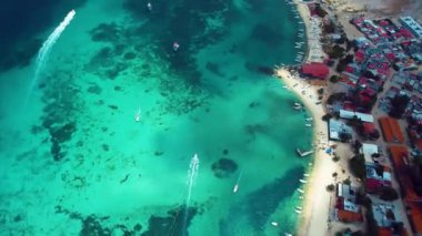 Los Roques Takımadası Venezuela. Turkuaz suyla paradisiac adasının panorama manzarası. Karayip manzarası. Seyahat hedefi