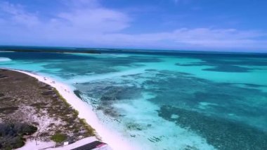 Los Roques Takımadası Venezuela. Turkuaz suyla paradisiac adasının panorama manzarası. Karayip manzarası. Seyahat hedefi