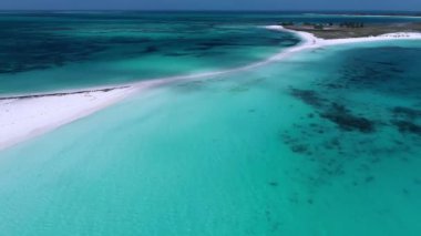 Los Roques Takımadası Venezuela. Turkuaz suyla paradisiac adasının panorama manzarası. Karayip manzarası. Seyahat hedefi