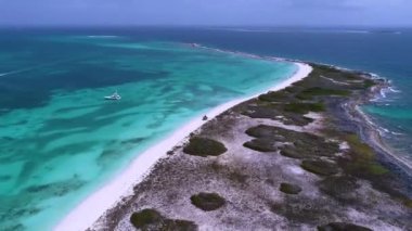 Los Roques Takımadası Venezuela. Turkuaz suyla paradisiac adasının panorama manzarası. Karayip manzarası. Seyahat hedefi