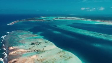 Los Roques Takımadası Venezuela. Turkuaz suyla paradisiac adasının panorama manzarası. Karayip manzarası. Seyahat hedefi