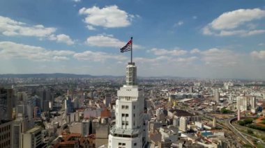 Sao Paulo Brezilya şehir merkezinin panorama şehir manzarası. Şehrin tarihi merkezinde ünlü turizm simgesi.