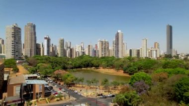 Goiania şehir merkezi, orta batı Brezilya eyaleti Goias. Başkentin panoramik manzarası ünlü açık hava manzaralarıyla.