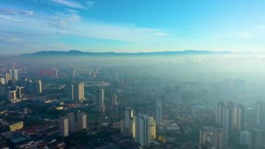 Sao Paulo Brezilya 'nın şehir manzarası. Şehir merkezinin tarihi merkezi. Şehir simgesi olan Metropolis manzarası. Şehrin tarihi merkezinde binalar ve caddeler.