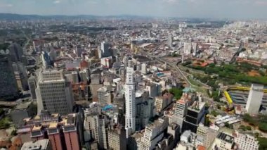 Sao Paulo şehir merkezindeki havacılık şehri. 4K UHD şehir ve trafik manzarasının zaman aşımı.