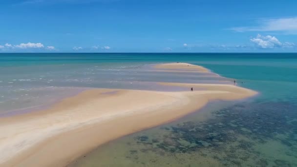 BahiaブラジルのCorumbau熱帯ビーチの夏の風景 カライバ ビーチ近くのブラジル北東部のコーンバウ ビーチのランドマーク — ストック動画