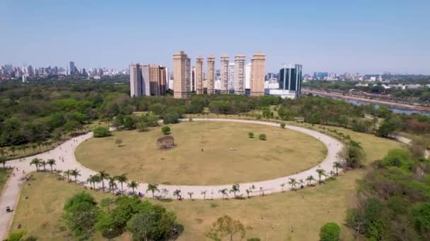 サンパウロ ブラジルのダウンタウンにあるヴィラ ロボス レジャーパーク 大都市景観のスポーツセンター公園 レクリエーション公園の都市景観 — ストック動画