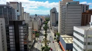 Sao Paulo Brezilya şehir merkezindeki panoramik hava manzarası. Şehir simgesi şehrin metropol manzarası. Binalar ve caddeler dönüm noktası. Dünya seyahati. Uluslararası turizm simgesi. Şehir Manzarası Merkezi.