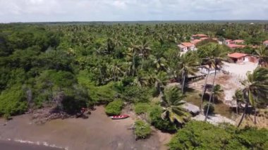 Brezilya 'nın yağmur suyu gölleri ve kum tepelerinin havadan görünüşü. Lencois Maranhens Maranhao. Uluslararası seyahat yerleri.