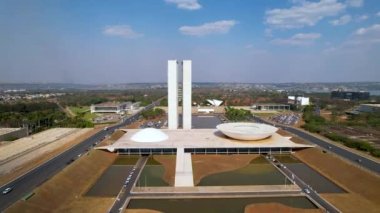 Brezilya 'nın merkezindeki Ulusal Kongre binasının havadan manzarası. Ülkenin şehir merkezindeki şehir manzarası..