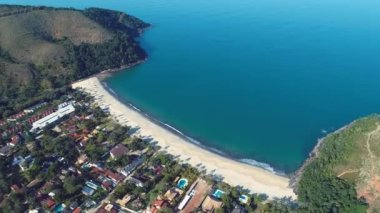 Maresias Sahili Brezilya 'ya seyahat ediyor. Yaz manzarası sahnesi. Açık havada tropik bir ortam. Tatil manzarası. Lüks rahatlama manzarası.