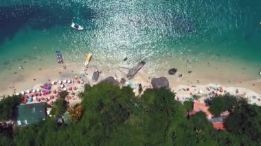 Brezilya 'daki Paraty sahil seyahati. Yaz manzarası sahnesi. Açık havada tropik bir ortam. Tatil manzarası. Lüks rahatlama manzarası.