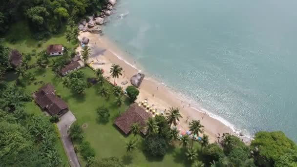 ブラジルのパラティービーチ 夏のビーチの風景の旅行シーン 屋外熱帯環境 休暇旅行 くつろぎの風景 — ストック動画