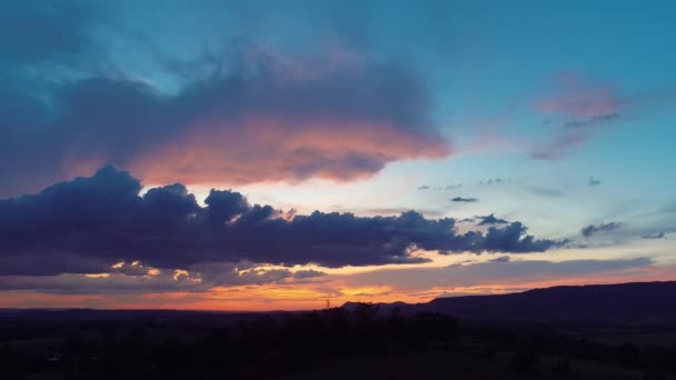 Paisaje Aéreo Atardecer Del Paisaje Agrícola Campo Rural Fondo Verde — Vídeos de Stock