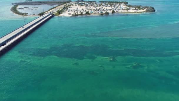 フロリダ キー諸島の美しい島々のパノラマ風景フロリダ アメリカ 熱帯のスカイライン 目的地へ ターコイズベイの水 — ストック動画