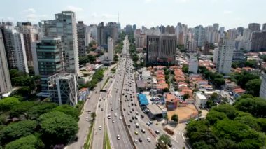 Sao Paulo Brezilya 'nın şehir manzarası. Şehrin tarihi merkezinin çarpıcı manzarası. Sao Paulo 'nun tarihi merkezinin ortaçağ binaları ve viyadikleri. Seyahat hedefi.