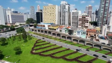 Doğu Radial otoyolu ile 23 Mayıs caddesi arasında Sao Paulo şehir merkezinde bulunan ünlü kavşağın panoramik hava görüntüsü. Şehrin doğu-batı bağlantıları. Ulaşım manzarası.