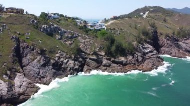 Rio de Janeiro Brezilya 'nın kıyı kenti Lakes Region turizm bölgesinin turkuaz suyu. Brezilya Karayipleri. Yaz seyahatleri. Tropikal manzara.