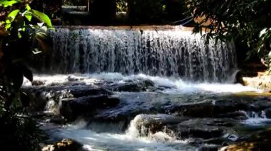 Mato Grosso Brezilya 'daki Chapada dos Guimaraes turizm beldesinde şelale. Meşhur Mobilya Barajı. Turizm simgesi. Seyahat yerleri. Tatil gezisi.