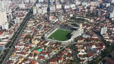 Kıyı şehri Santos Sao Paulo Brezilya 'nın havadan geniş bir alanı. Sao Paulo 'nun Güney Sahili' nin popüler sahil seyahatleri. Tropik seyahat ve kıyı manzarası.