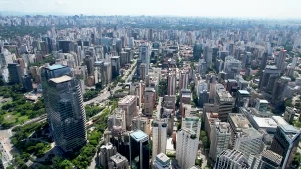 サンパウロブラジルのダウンタウン地区にある有名なピニヒロス高速道路 街のケーブルブリッジランドマークの近くのダウンタウン地区 ランドマーク都市の都市景観 — ストック動画