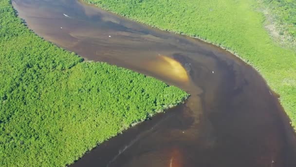 Panning Breed Uitzicht Vreedzame Darm Rivier Aan Kust Stad Itanhaem — Stockvideo