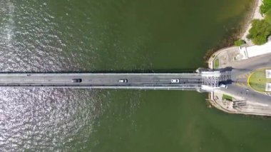 Kıyı şehri Santos Sao Paulo Brezilya 'nın havadan geniş bir alanı. Sao Paulo 'nun Güney Sahili' nin popüler sahil seyahatleri. Tropik seyahat ve kıyı manzarası.