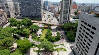 Santa Efigencia Viaduct Sao Paulo Brezilya şehir merkezinde. Şehrin tarihi merkezinin çarpıcı manzarası. Sao Paulo 'nun tarihi merkezinin ortaçağ binaları ve viyadikleri. Seyahat hedefi.