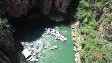 Minas Gerais Brezilya 'da Capitolio Lagün Turizm Tarihi. Meşhur Mobilya Barajı. Turizm simgesi. Seyahat yerleri. Tatil gezisi.