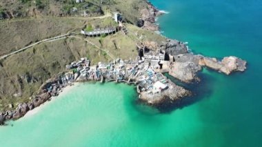 Rio de Janeiro Brezilya 'nın kıyı kenti Lakes Region turizm bölgesinin turkuaz suyu. Brezilya Karayipleri. Yaz seyahatleri. Tropikal manzara.