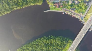 Brezilya 'nın Itanhaem Sao Paulo kıyı şehrinin canlı günbatımı. Sao Paulo eyaletinin güney kıyısında. Tropik bir manzara. Seyahat yerleri. Tatil seyahati. Popüler turizm simgesi.
