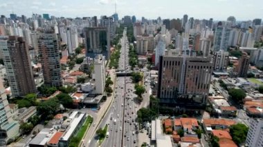23 Mayıs 'ta Brezilya' nın Sao Paulo şehrinde. Ibirapuera parkının çarpıcı manzarası. Şehir merkezindeki Ibirapuera mahallesinin tropik manzarası..
