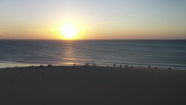巴西塞阿拉州Jericoacoara著名的海滩上 色彩斑斓的日落天空 日落在热带景色下 为度假旅游目的地 巴西东北部 — 图库视频影像