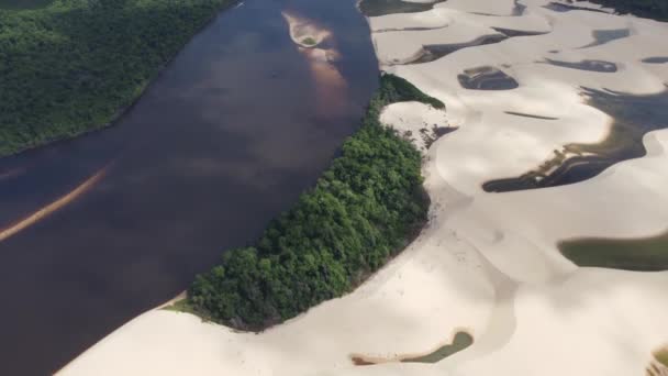 Weite Sicht Auf Brasiliens Wahrzeichen Die Regenwasserseen Und Sanddünen Lencois — Stockvideo